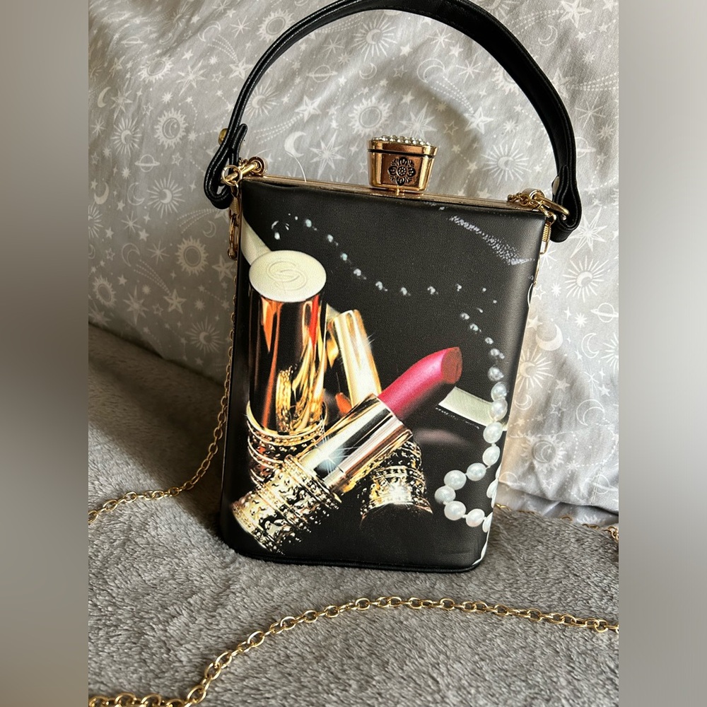 Box purse with chain